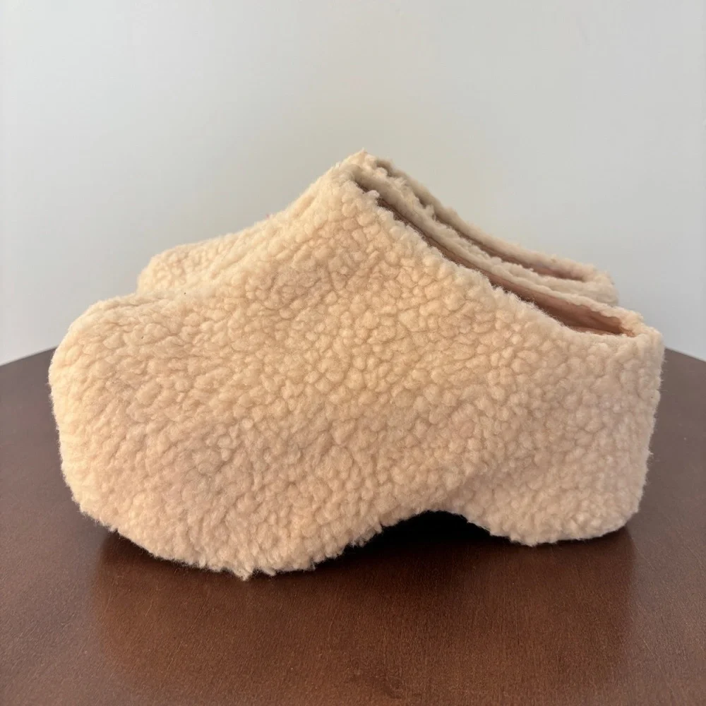 Azalea Wang cozy clogs